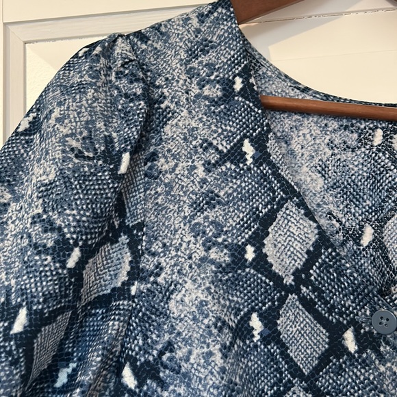 Stella & Dot Blue Snake Skin Pattern Shirt - Picture 2 of 4